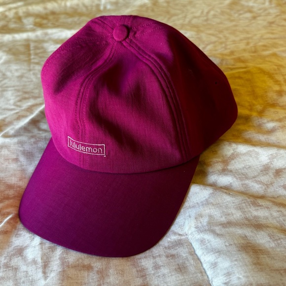 NEW LULULEMON BALLER HAT
Tags attached Never used
Adjustable,one size fits all - Picture 3 of 4